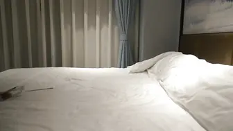 第3部：尿道开发，使用肌肉松弛剂，用针管注射进尿道，然后用金属棒狂插，直接爽到强烈高潮，淫水乱飞
